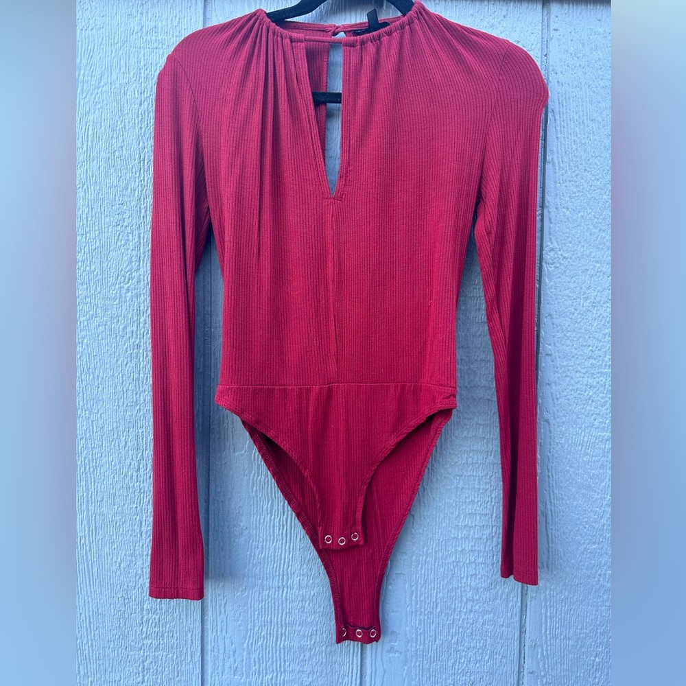 Topshop Ribbed Keyhole Bodysuit - Picture 2 of 3